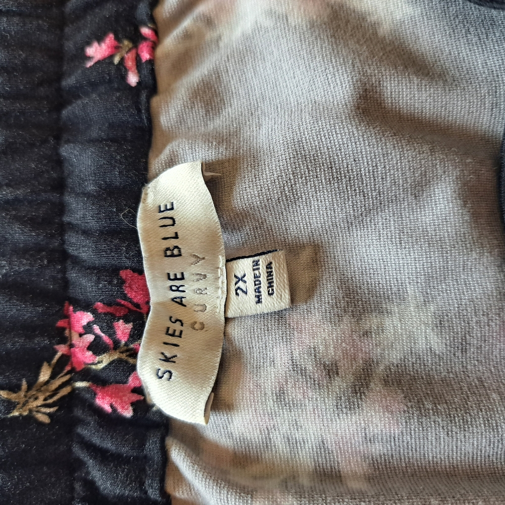 Skies Are Blue Floral Black Skirt 2x - Picture 5 of 5